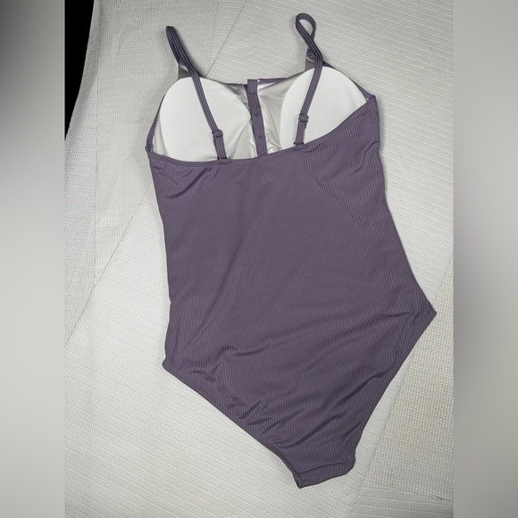 Women’s Swimsuit One Piece Purple Ribbed Lined Removable Pads Wireless Large EUC - Picture 7 of 12